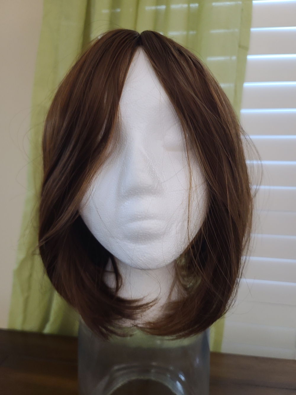 Short Layered Women's Wig in Chestnut Brown